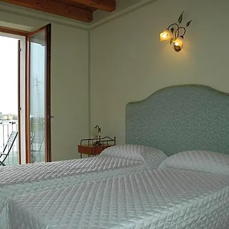 Rose Rosse Bed & Breakfast 3*
